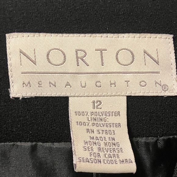 Women's Elegant Black Blazer - Picture 2 of 6